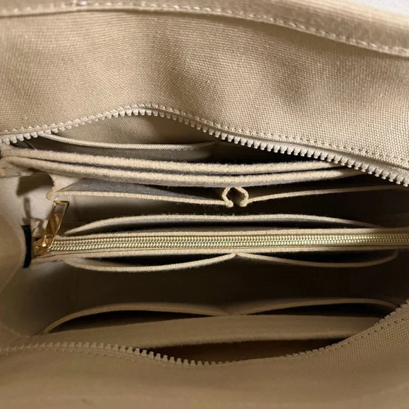 MARC JACOBS
The Studded Medium Tote - Picture 3 of 4